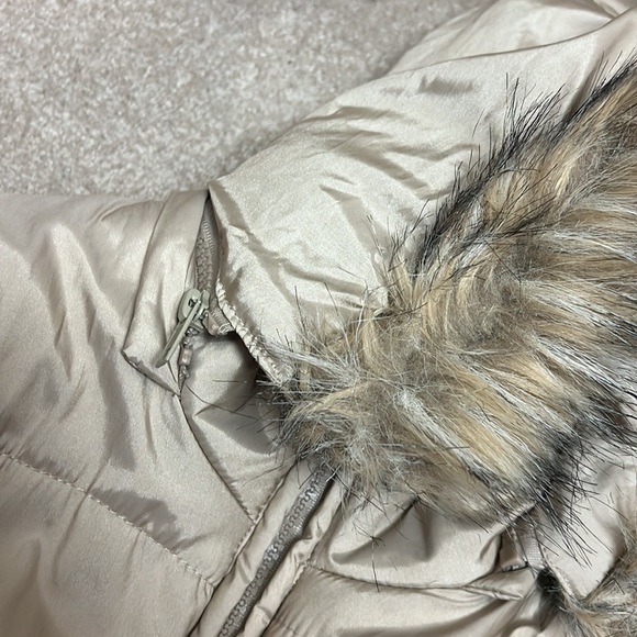 Tan puffer jacket with detachable hood, size XS - Picture 3 of 3